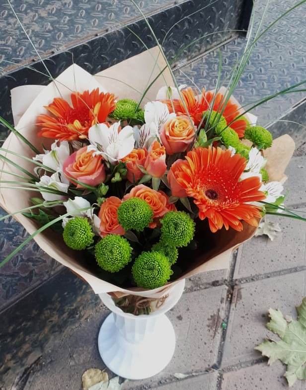 Букет цветов из: Герберы, Хризантемы, Альстромерии и Розы в Каргополе