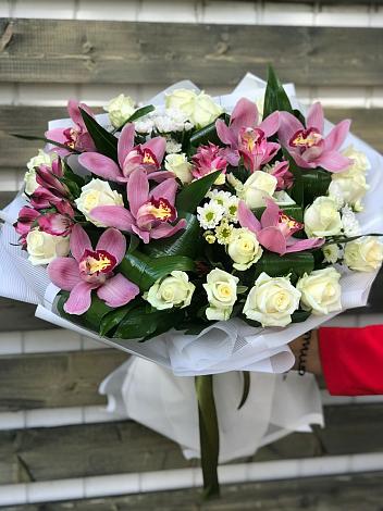 Букет цветов из: Розы и Хризантемы в Каргополе