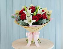 Букет цветов из:  Лилии и Розы в Каргополе