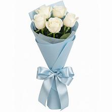 Букет 5 Белых роз Проуд в Каргополе