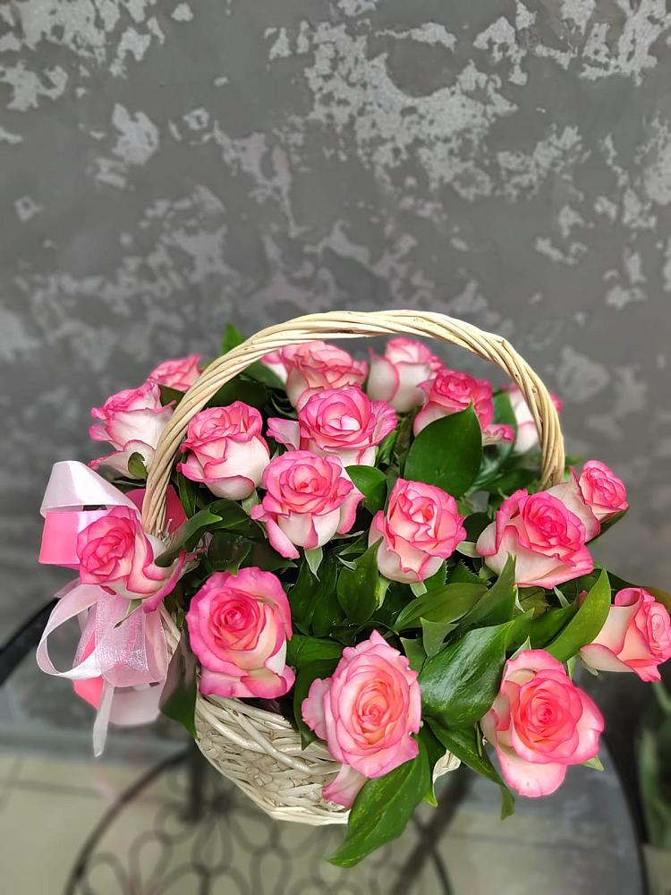 Цветочная композиция из Розы в корзине в Каргополе