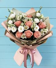Букет цветов из:  Розы, Альстромерии и Лизиантусы в Каргополе
