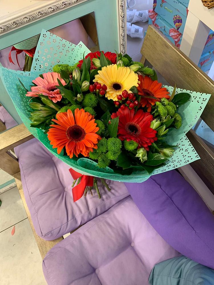 Букет цветов из: Герберы, Хризантемы и Альстромерии в Каргополе