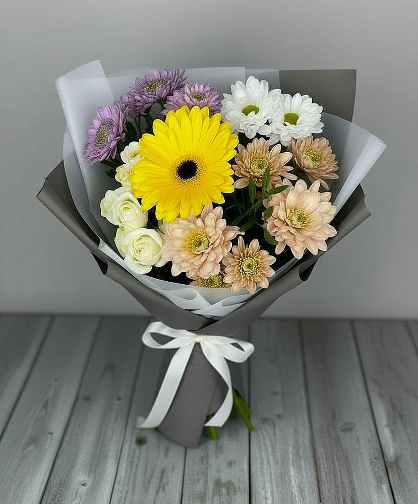 Букет цветов из: Розы, Герберы и Хризантемы в Каргополе