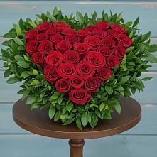 Цветочная композиция из Розы в виде сердца в Каргополе