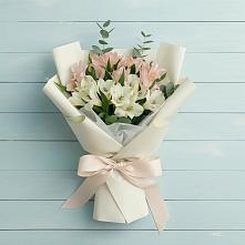 Букет цветов из:  Альстромерии в Каргополе
