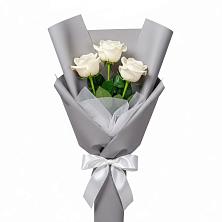 Букет 3 белые розы в Каргополе