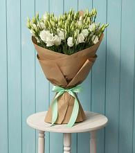 Букет цветов из:  Лизиантусы в Каргополе