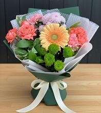 Букет цветов из:  Гвоздики, Розы, Герберы и Хризантемы в Каргополе