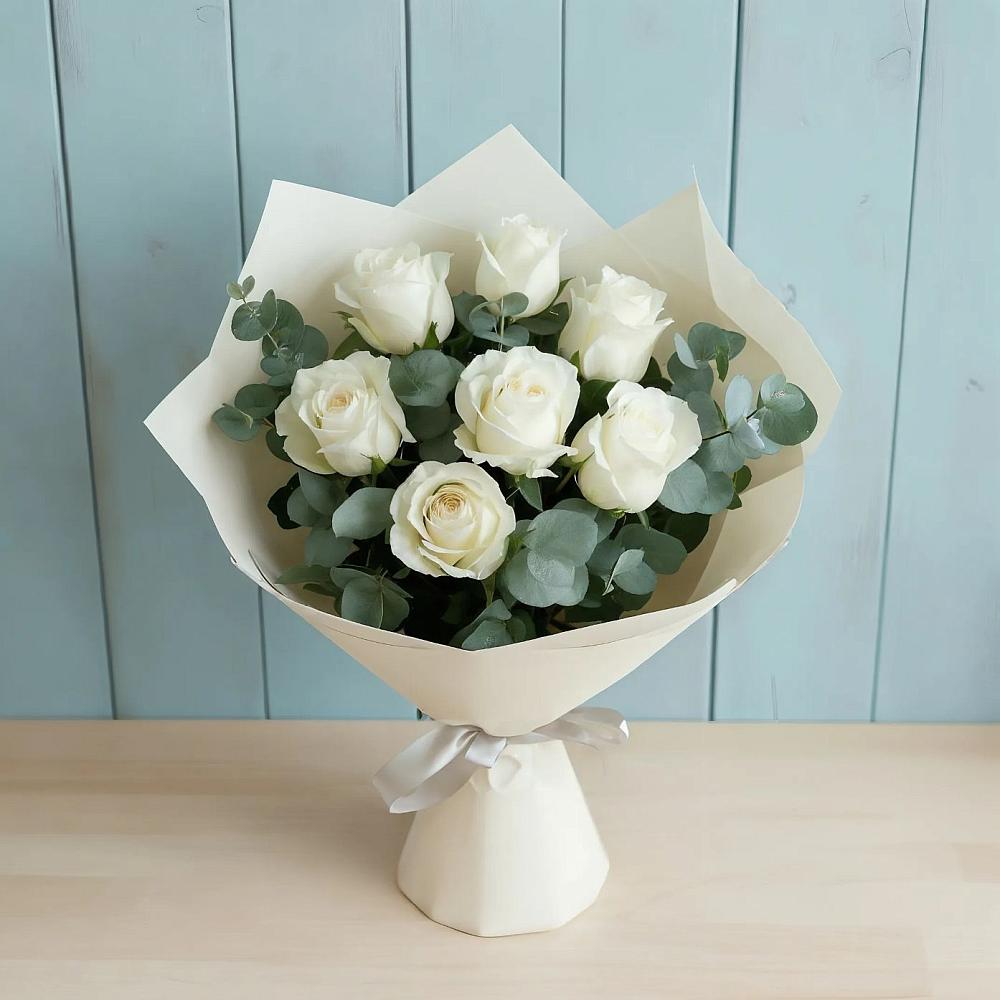 Букет Белые розы в Эвкалипте в Каргополе