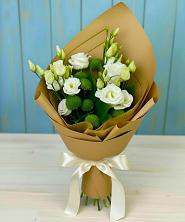 Букет цветов из:  Хризантемы и Лизиантусы в Каргополе