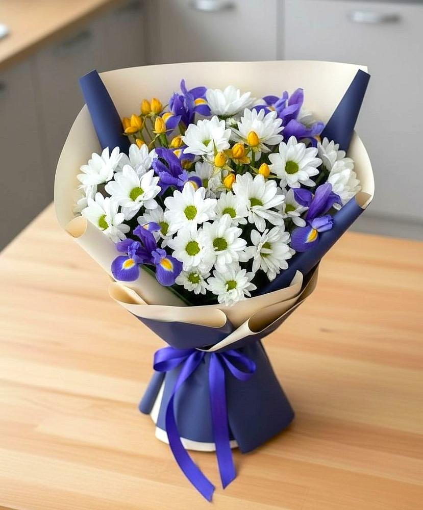 Букет цветов из: Розы, Ирисы и Хризантемы в Каргополе