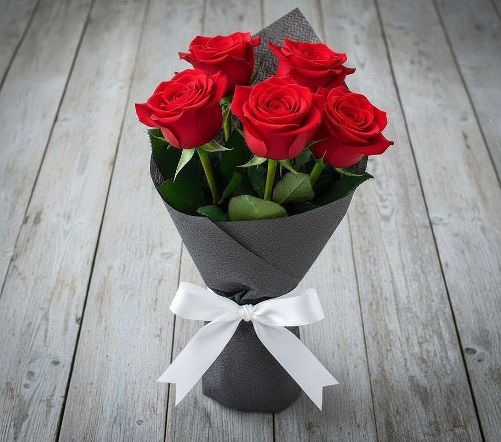 Букет 5 Красных роз Эдлесс Лав в Каргополе