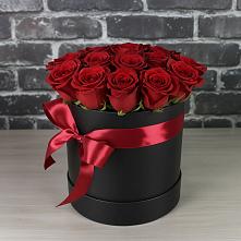 Цветочная композиция из Розы в шляпной коробке в Каргополе