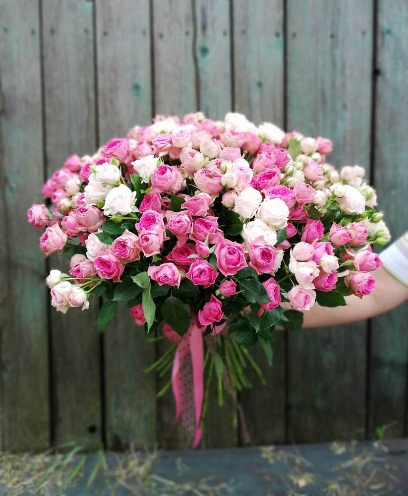 Букет Розовые кустовые розы Натали и Лав Лидия в Каргополе