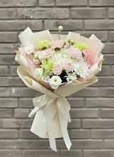 Букет цветов из:  Гвоздики, Розы, Лизиантусы и Хризантемы #REPLACE_PRED# Каргополе