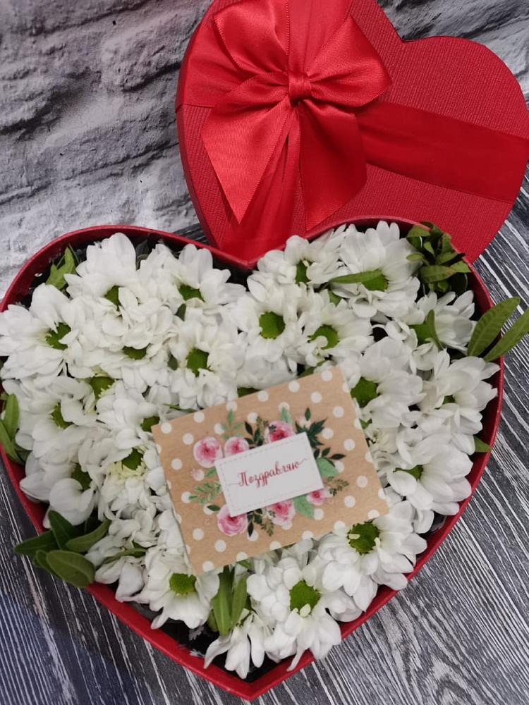 Цветочная композиция из Хризантемы в виде сердца в Каргополе