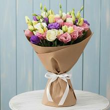 Букет цветов из:  Лизиантусы в Каргополе