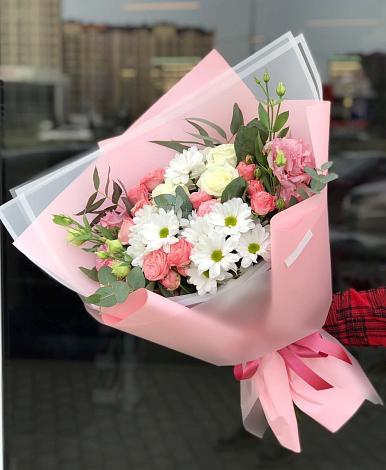 Букет цветов из: Розы, Лизиантусы и Хризантемы в Каргополе